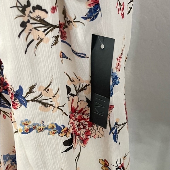 White Floral Kimono by Kaii - Picture 4 of 7